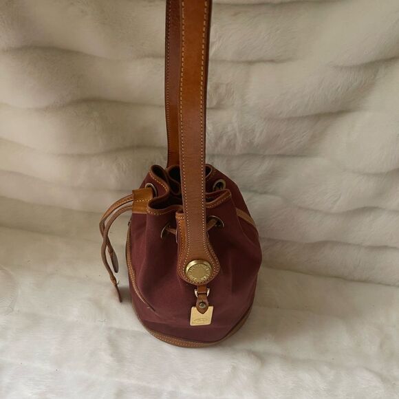 Vintage Dooney&Bourke.Burgundy canvas with brown leather drawstring buck… - Picture 4 of 16